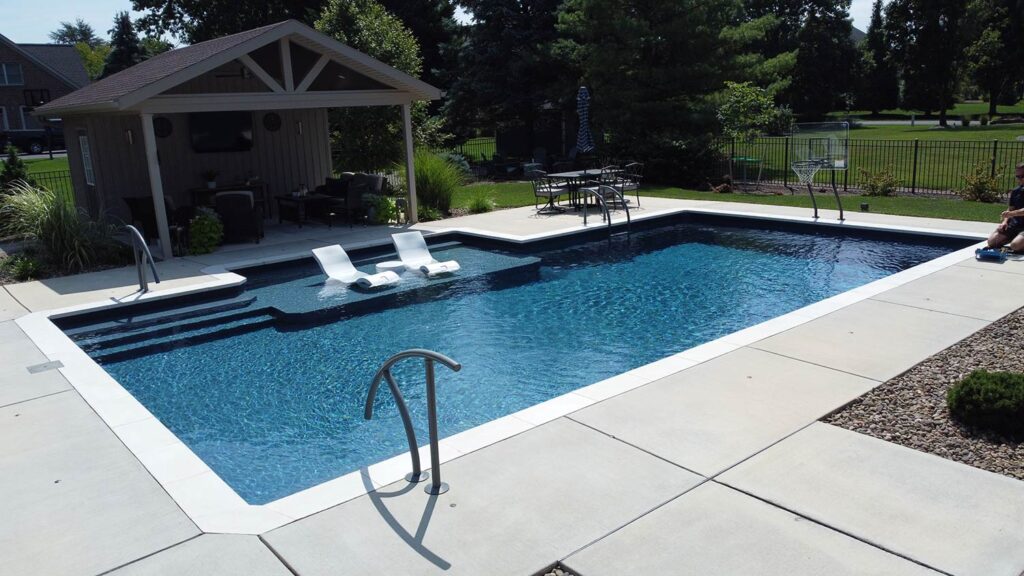 A swimming pool with pool house.